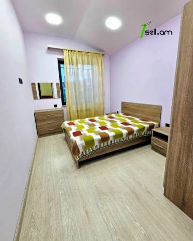 Երկու հարկանի քարե տուն Զովունի 6 փողոցում Զովունիում, 470 ք.մ., 2 սանհանգույց, կապիտալ վերանորոգված