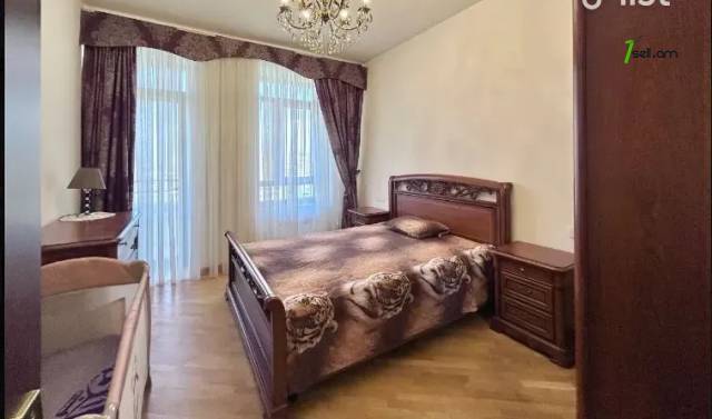 3 սենյականոց բնակարան նորակառույց շենքում Մարո Մարգարյան փողոցում, 95 ք.մ., բարձր առաստաղներ