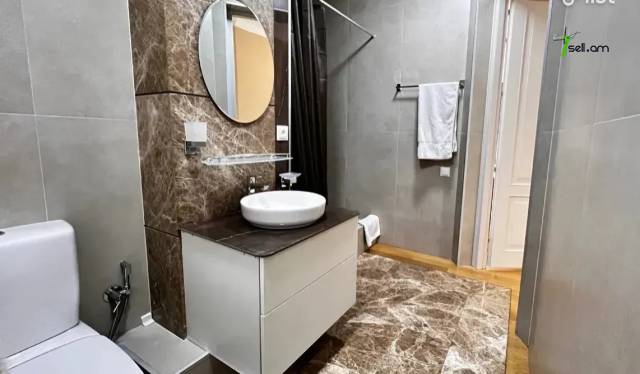 4 սենյականոց բնակարան նորակառույց շենքում Խաչատուր Աբովյանի փողոցում, 200 քմ, 2 սանհանգույց