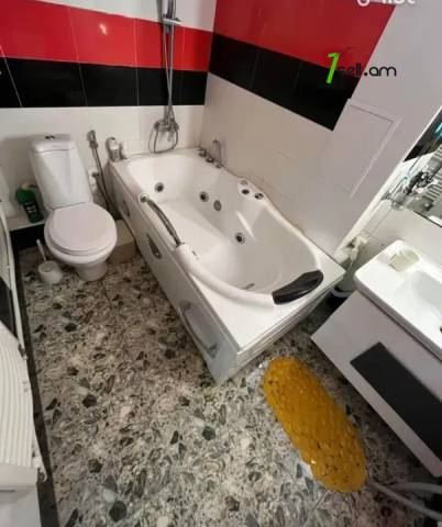 3 սենյականոց բնակարան, Քուչակ թաղամաս, 78 քմ, նախավերջին հարկ, 2 սանհանգույց, կապիտալ վերանորոգված