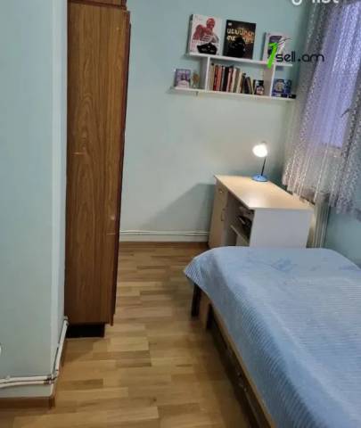 3 սենյականոց բնակարան Րաֆֆու փողոցում, 63 քմ, նախավերջին հարկ, մասնակի վերանորոգում