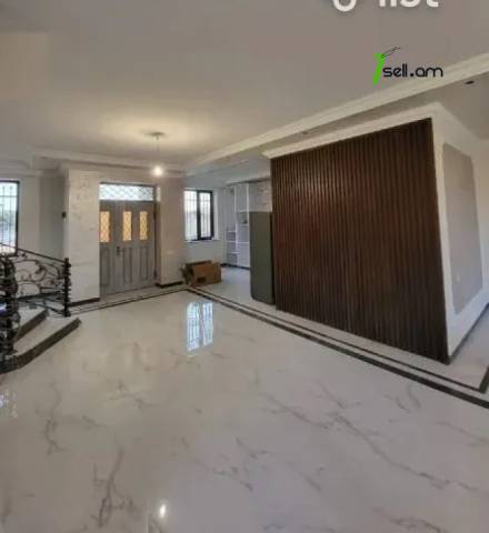Երեք հարկանի տուն, Գ-1 թաղամաս Աջափնյակում, 300 ք.մ., 3+ սանհանգույց, եվրովերանորոգված