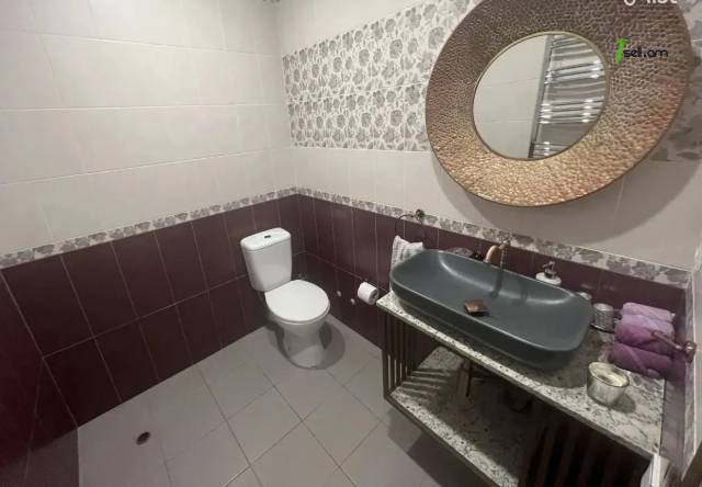 4 սենյականոց բնակարան նորակառույց շենքում Ադոնցի փողոցում, 120 ք.մ., 2 սանհանգույց, բարձր առաստաղներ