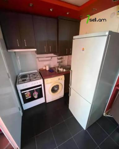 1 սենյականոց բնակարան Հալաբյան փողոցում, 40 քմ, 2/5 հարկ, կապիտալ վերանորոգված, քարե շենք