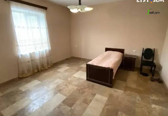 Երկու հարկանի քարե տուն Մարշալ Խուդյակովի փողոցում Ավանում, 252 քմ, 3+ սանհանգույց