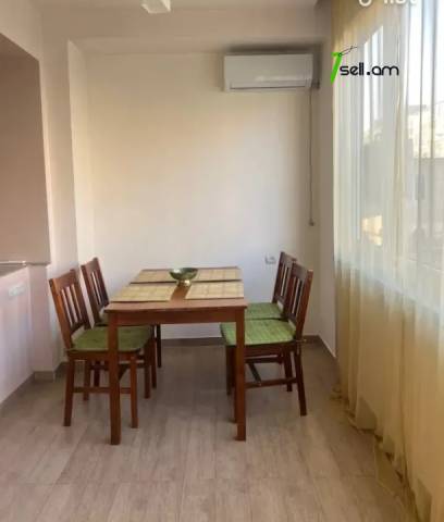 2 սենյականոց բնակարան Մարգարյան փողոցում, 45 ք.մ., 2/5 հարկ, եվրովերանորոգված, քարե շենք