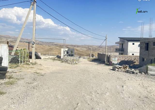 Հողատարածք բնակելի շինությունների համար Մինսկի փողոցում Նոր Նորքում, 600 ք.մ.