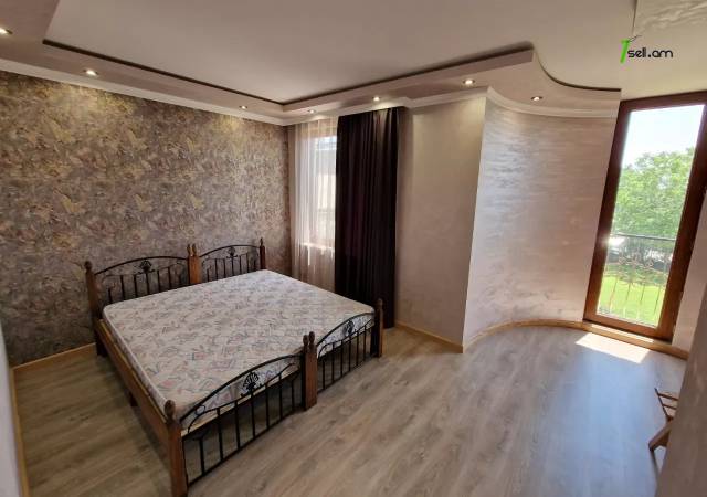 Երկու հարկանի քարե տուն Շիրակի փողոցում Շենգավիթում, 800 ք.մ., 2 սանհանգույց, եվրովերանորոգված