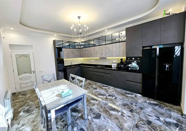 Երկու հարկանի քարե տուն Գարեգին Հովսեփյանի փողոցում Նորք Մարաշում, 950 քմ, 3+ սանհանգույց