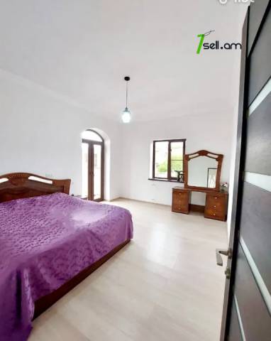 Երկու հարկանի քարե տուն Ավանում, 230 ք.մ., 2 սանհանգույց, կապիտալ վերանորոգված