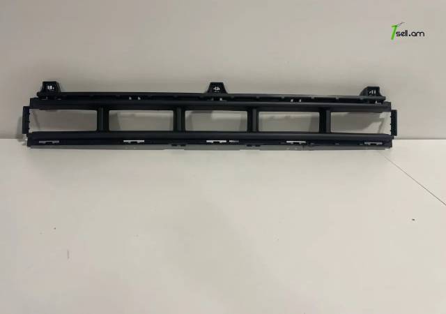 Jeep Compass առջևի բամպերի մեջտեղի սետկա 2017-2023