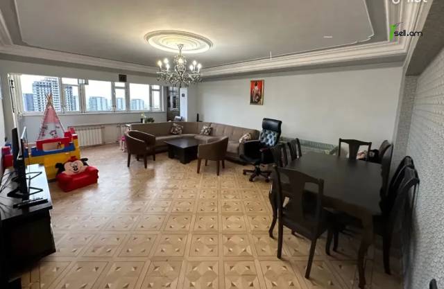 4 սենյականոց բնակարան Ռուբինյանց փողոցում, 100 ք.մ., 8/14 հարկ, 2 սանհանգույց, մասնակի վերանորոգում