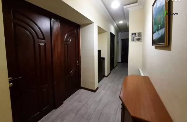 4 սենյականոց բնակարան կենտրոնում, 82 ք.մ., 2 սանհանգույց, բարձր առաստաղներ, կապիտալ վերանորոգված