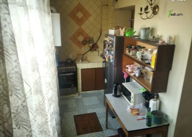 4 սենյականոց բնակարան Դավիթ Մալյան փողոցում, 73 ք.մ., 1/5 հարկ, քարե շենք