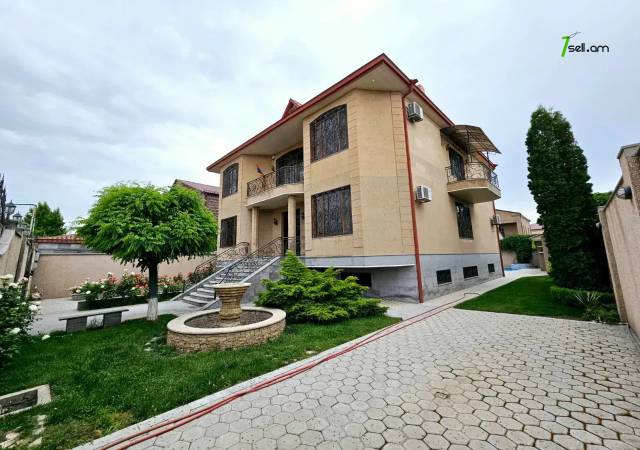 Երեք հարկանի քարե տուն, Գ-1 թաղամաս Աջափնյակում, 1391 ք.մ., 3+ սանհանգույց, կապիտալ վերանորոգված