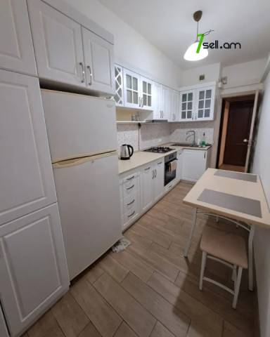 2 սենյականոց բնակարան Դերենիկ Դեմիրճյանի փողոցում, 65 ք.մ., 2/9 հարկ, կապիտալ վերանորոգված