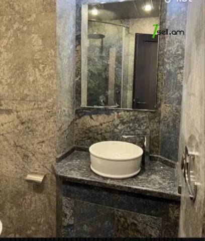 2 սենյականոց բնակարան Կոմիտասի պողոտայում, 56 քմ, 2/5 հարկ, կապիտալ վերանորոգված, քարե շենք