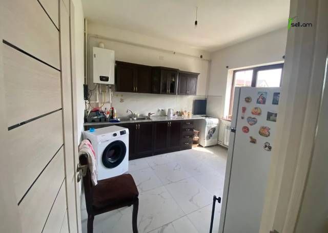 Երկու հարկանի քարե տուն Բագրևանդի փողոցում Ավանում, 150 քմ, 2 սանհանգույց, կոսմետիկ վերանորոգում