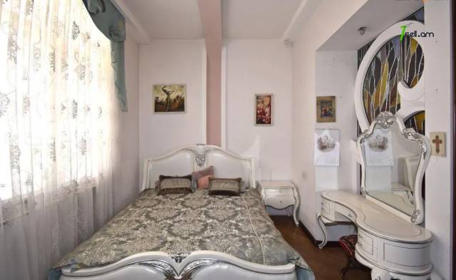 4 սենյականոց բնակարան Թումանյան փողոցում, 135 ք.մ., 3/5 հարկ, 2 սանհանգույց, բարձր առաստաղներ