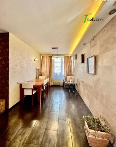 3 սենյականոց բնակարան Սայաթ-Նովայի պողոտայում, 112 քմ, նախավերջին հարկ, եվրովերանորոգված, քարե շենք