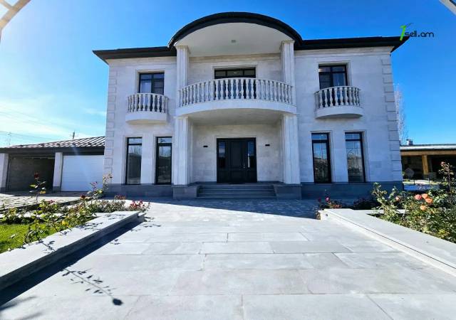 Երկու հարկանի տուն Ամառանոցային փողոցում Ձորաղբյուրում, 2600 ք.մ., 3+ սանհանգույց