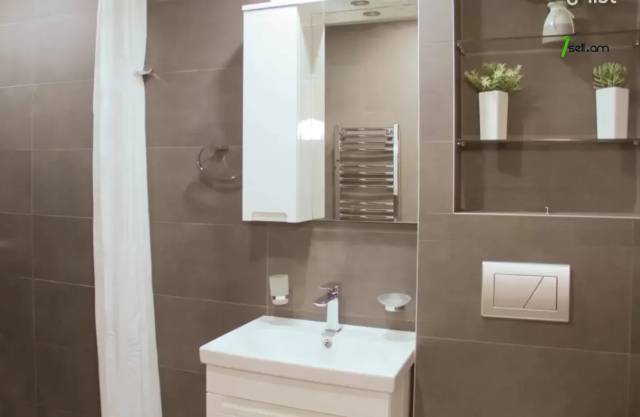 4 սենյականոց բնակարան Դրոյի փողոցում, 96 ք.մ., կապիտալ վերանորոգված, քարե շենք