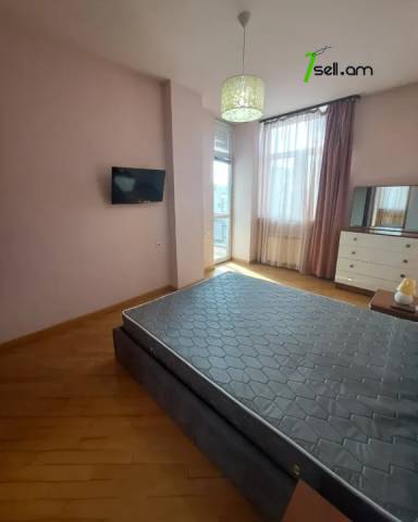 3 սենյականոց բնակարան նորակառույց շենքում Ռոստոմի փողոցում, 136 ք.մ., 2 սանհանգույց