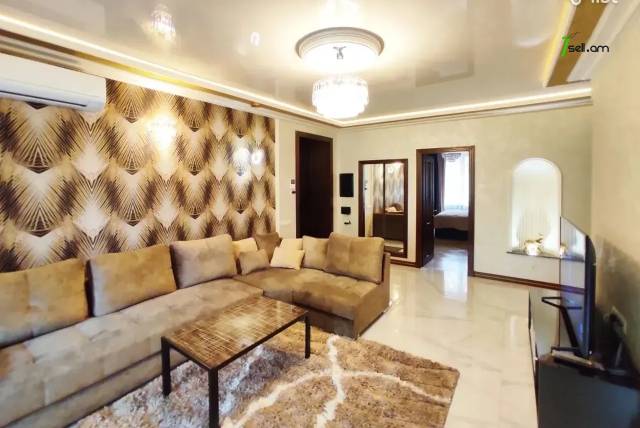 3 սենյականոց բնակարան Վարդանանց փողոցում, 86 ք.մ., 2/5 հարկ, 2 սանհանգույց, բարձր առաստաղներ