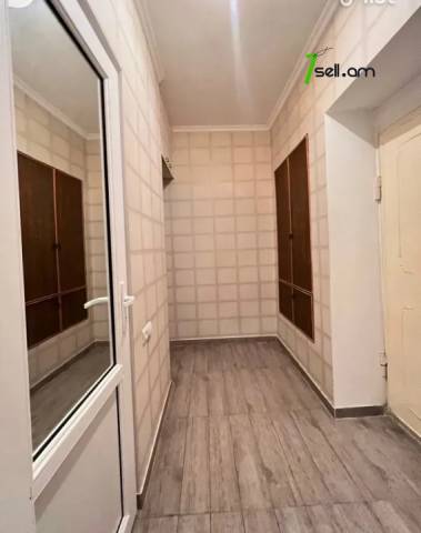 2 սենյականոց բնակարան Մարգարյան փողոցում, 45 ք.մ., 2/5 հարկ, եվրովերանորոգված, քարե շենք