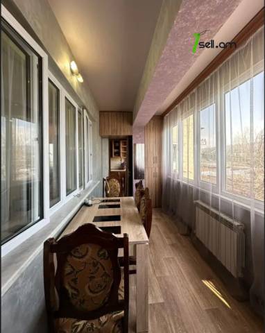 4 սենյականոց բնակարան Վիլնյուսի փողոցում, 76 ք.մ., 3/9 հարկ, մի քանի պատշգամբ, եվրովերանորոգված