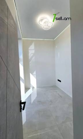 Երկու հարկանի տուն Գրիգոր Աղաբաբյան փողոցում Դավթաշենում, 800 քմ, 3+ սանհանգույց