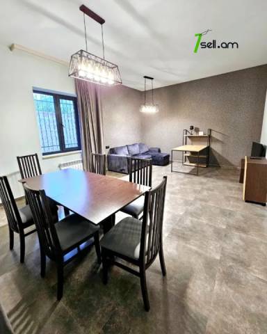 Երկու հարկանի քարե տուն Զովունի 6 փողոցում Զովունիում, 470 ք.մ., 2 սանհանգույց, կապիտալ վերանորոգված