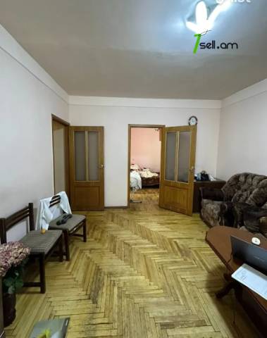 2 սենյականոց բնակարան Մամիկոնյանց փողոցում, 68 ք.մ., 2/5 հարկ, մասնակի վերանորոգում, քարե շենք