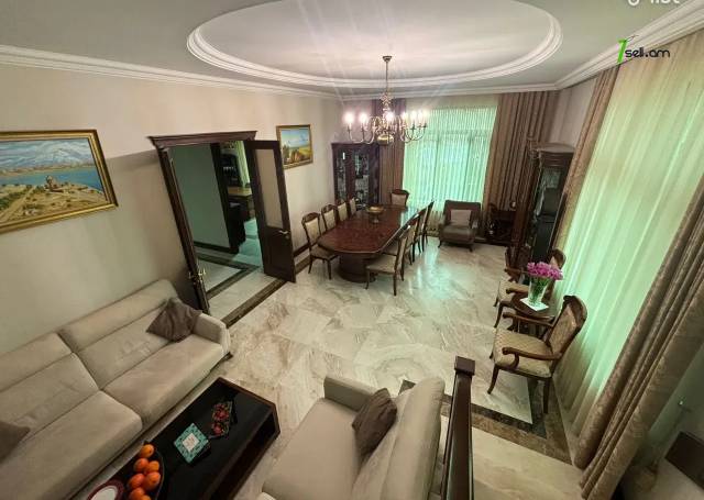 Երկու հարկանի քարե տուն Նվեր Սաֆարյան փողոցում Ավանում, 167 քմ, 3+ սանհանգույց