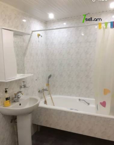 Երկու հարկանի քարե տուն Ազատության պողոտայում Արաբկիրում, 230 քմ, 3+ սանհանգույց