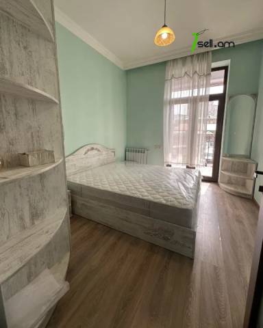 3 սենյականոց բնակարան Մարշալ Խուդյակովի փողոցում, 80 քմ, 2/4 հարկ, 2 սանհանգույց, բարձր առաստաղներ