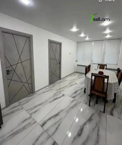 2 սենյականոց բնակարան Արամ Խաչատրյան փողոցում, 55 ք.մ., մի քանի պատշգամբ, նախավերջին հարկ