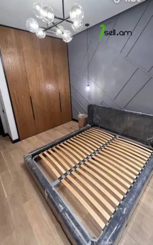 Երկու հարկանի թաունհաուզ Վերին Անտառային փողոցում կենտրոնում, 250 ք.մ., 3+ սանհանգույց