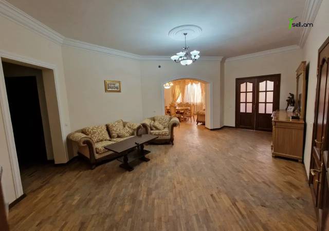 Երկու հարկանի քարե տուն Ղազարավանում, 300 ք.մ., 2 սանհանգույց, կապիտալ վերանորոգված