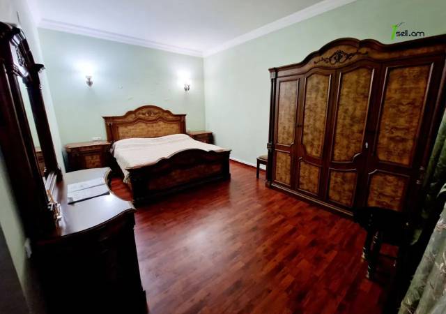 Երկու հարկանի քարե տուն, Դավթաշեն վարչական շրջան Դավիթաշենում, 650 ք.մ., 2 սանհանգույց