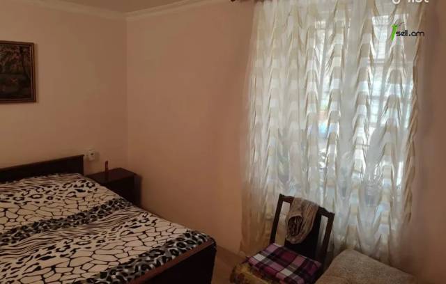 Մեկ հարկանի քարե տուն Խորենացու փողոցում Էրեբունիում, 90 քմ, կոսմետիկ վերանորոգում