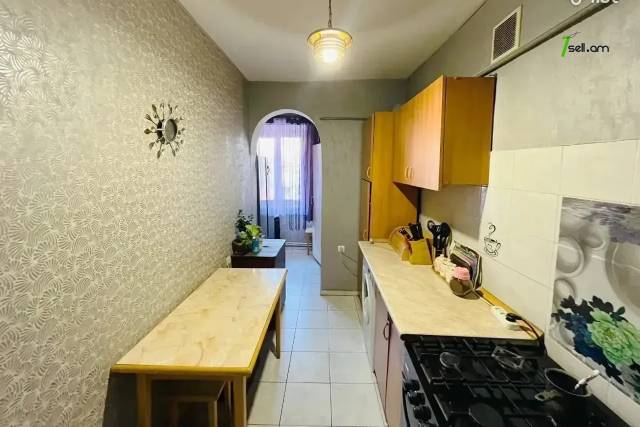 3 սենյականոց բնակարան Արցախի պողոտայում, 71 ք.մ., նախավերջին հարկ, կապիտալ վերանորոգված