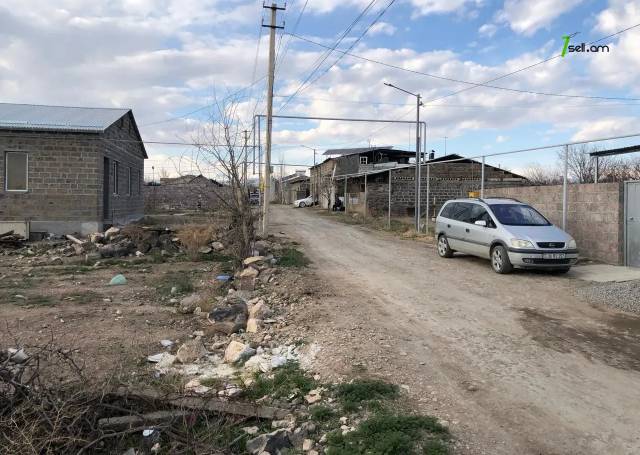 Հողատարածք բնակելի շինությունների համար Մերձավանում, 830 ք.մ.