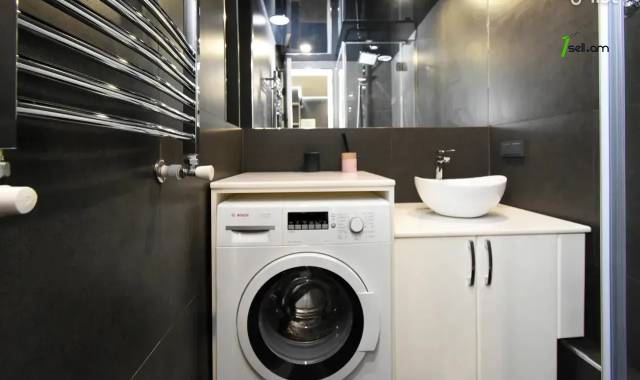 3 սենյականոց բնակարան Սարյան փողոցում, 77 ք.մ., դիզայներական ոճով վերանորոգված, քարե շենք