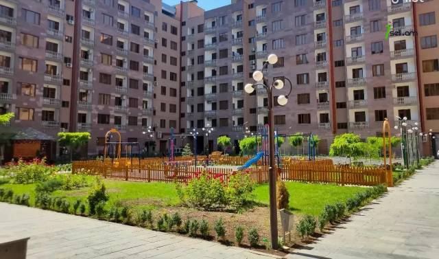 2 սենյականոց բնակարան նորակառույց շենքում Նիկողայոս Ադոնցի փողոցում, 46 ք.մ., բարձր առաստաղներ