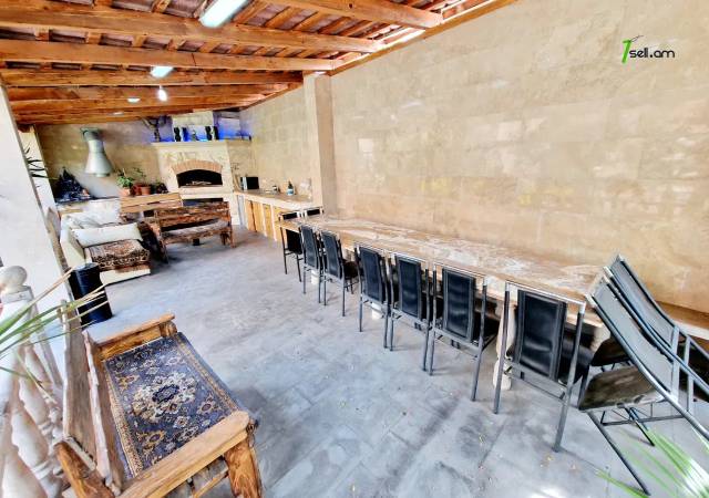Երկու հարկանի քարե տուն Միչուրինի փողոցում Էրեբունիում, 380 ք.մ., 3+ սանհանգույց, եվրովերանորոգված