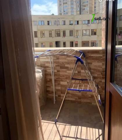 3 սենյականոց բնակարան նորակառույց շենքում Մելքումովի փողոցում, 93 ք.մ., նախավերջին հարկ