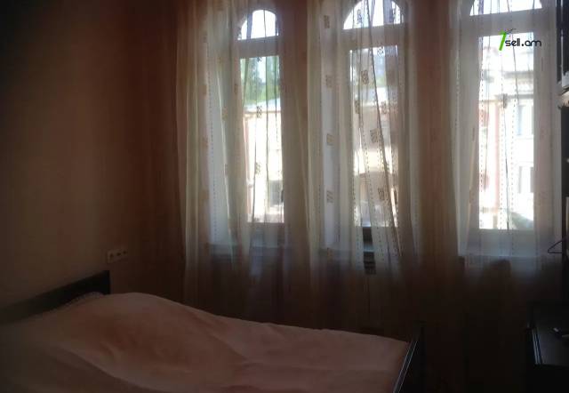 Երկու հարկանի քարե տուն Վարշավյան փողոցում Քանաքեռ Զեյթունում, 800 ք.մ., կապիտալ վերանորոգված