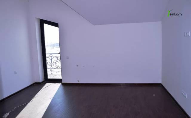 Երկու հարկանի քարե տուն Գյումրիում, 180 ք.մ., 2 սանհանգույց, դիզայներական ոճով վերանորոգված