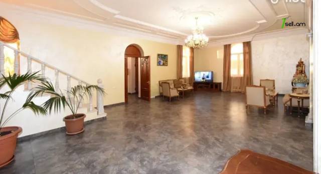 Երկու հարկանի տուն Վահան Տերյանի փողոցում Ավանում, 500 ք.մ., 3+ սանհանգույց, մեծ հողամաս